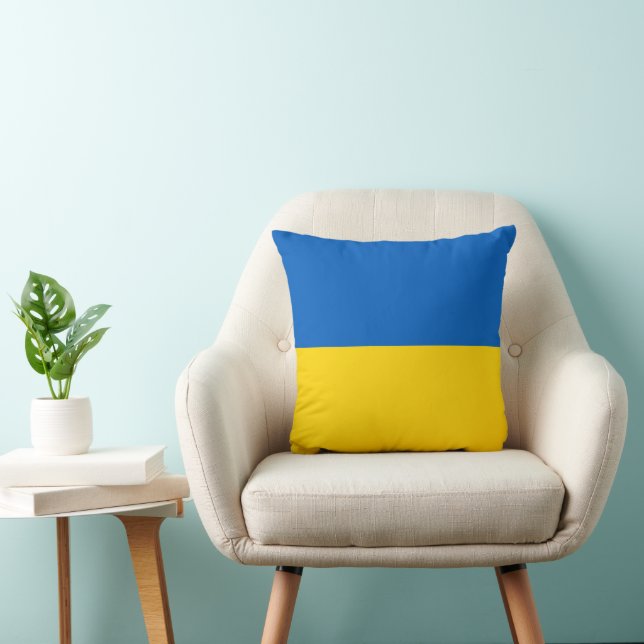 Ukraine flag throw pillow (Chair)