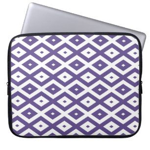 Ultra violet and white diamond pattern laptop sleeve
