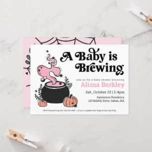 Un bébé brasse une invitation au Baby shower d'Hal