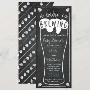 Un bébé brasse une invitation Baby shower