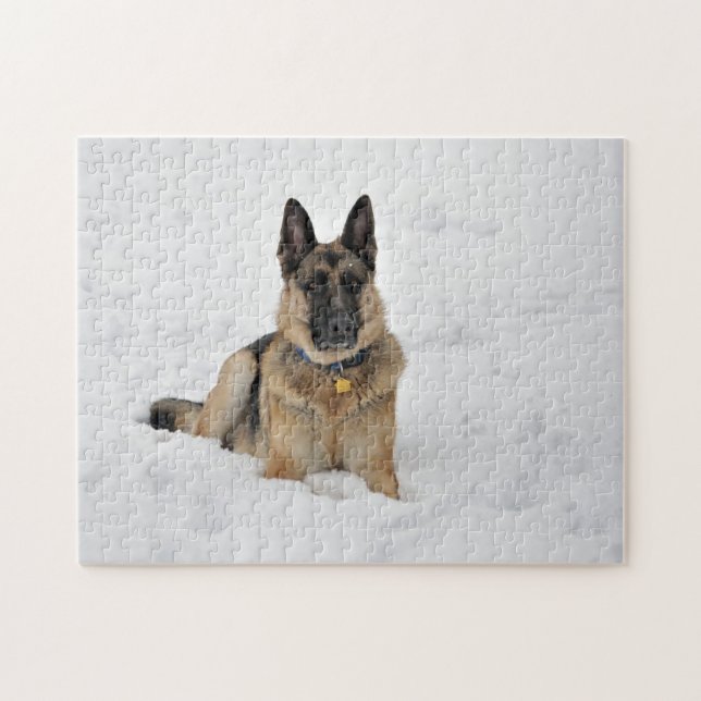 Un berger allemand Secouru dans le puzzle de neige (Horizontal)