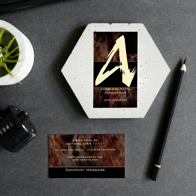 Un Carte de visite Monogramme (A Flame Monogram Business Card)