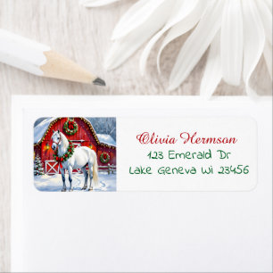 Un Cheval Blanc Festif et une Grange d'hiver Noël