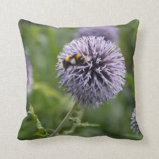 Un Coussin avec une autre petite bête occupée