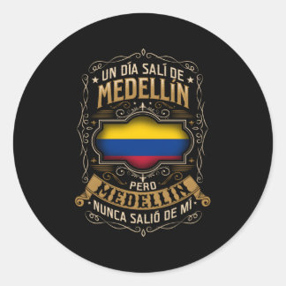 Un Dã­A Salã­ De MedellãN Pero MedellãN No Saliã³  Classic Round Sticker