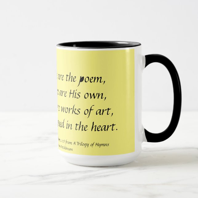Un DIEU EST la tasse Stephanie Hutchinson du vers (Droite)