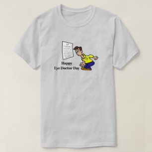 Un Homme Drôle Essayant De Lire Le T-Shirt D'Oeil