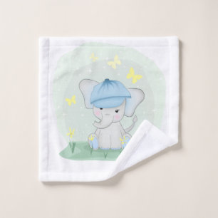 Un joli éléphant dans un pré fleuri.