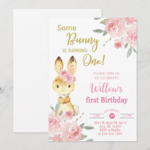 Un lapin fait une invitation pour un anniversaire
