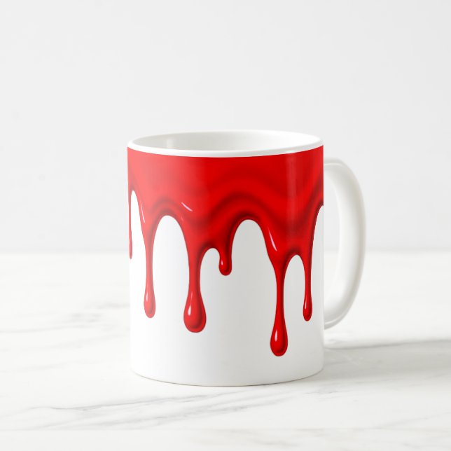 Un liquide rouge vif coule le long d'un mug blanc. (Devant droit)