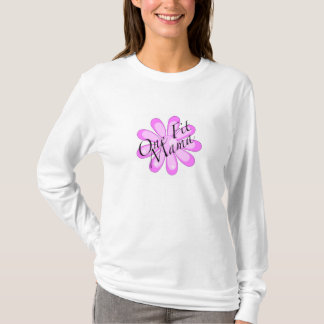 Un long T-shirt de douille de maman convenable