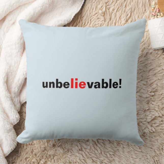 Un mensonge incroyable Coussin politique noir roug (Couverture)