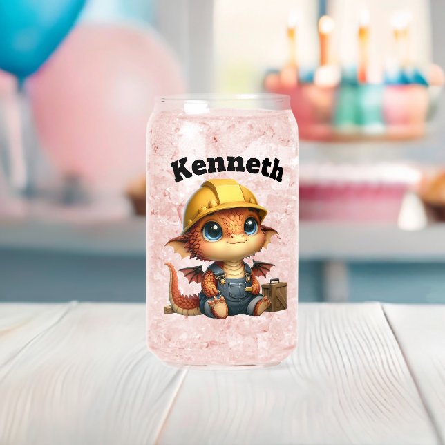 Un mignon dragon de bébé dans un casquette dur jou (Insitu (Baby Shower))