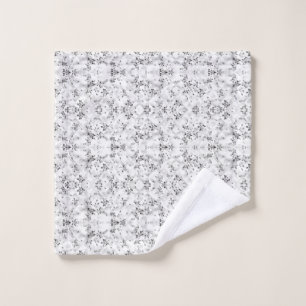 Un mur à motifs blanc et noir frappant visuellemen