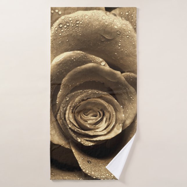 Un rose à l'ancienne en gros plan, mouillé avec un (Serviette de bain)