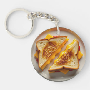 Un sandwich au fromage grillé sur une assiette