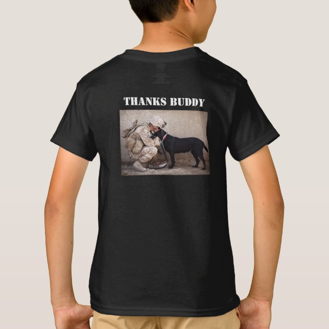 Un soldat à Fatigues avec son T-shirt Chien Milita (Dos)