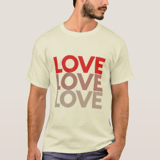 Un T-shirt d'amour unique : élégant et plein de co