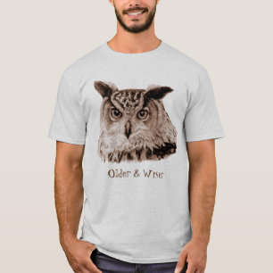 Un T-shirt plus ancien et plus sage de hibou