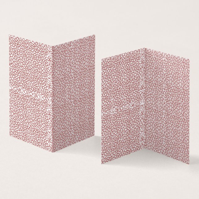 Un tapis vibrant avec un mot géométrique complexe (Inside and Outside)