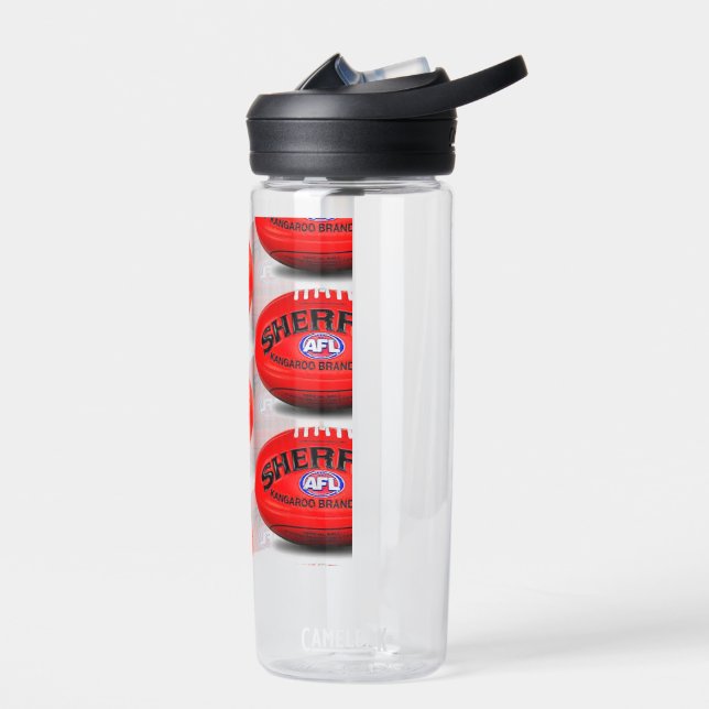 Une bouteille d'eau de football PC (Gauche)