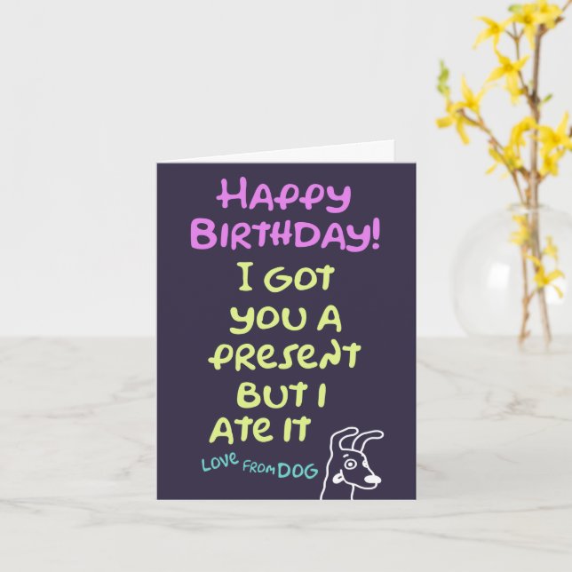 Une carte d'anniversaire amusante du chien, messag (Fleur jaune)