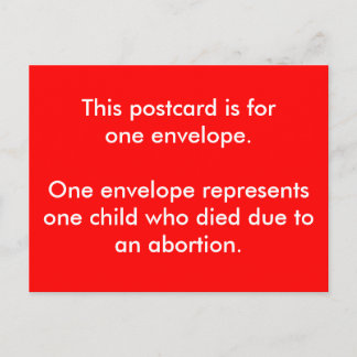 Une carte postale pour le jour rouge d'enveloppe