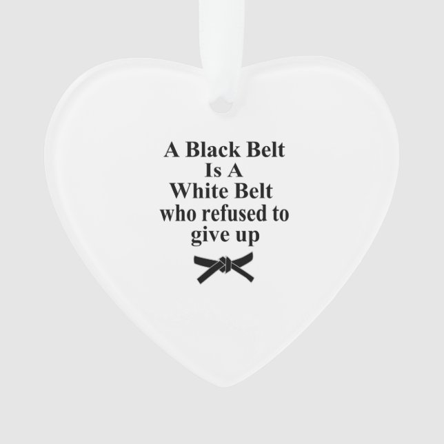 une ceinture noire est une ceinture blanche karate (devant)