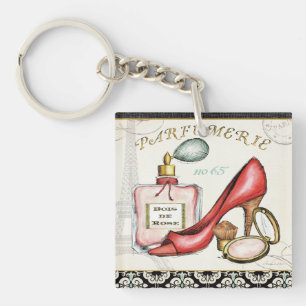 Une chaussure rouge, une bouteille de parfum, et