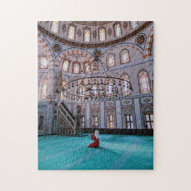 Une femme priant dans le puzzle mosquée (Vertical)