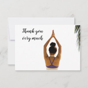Une femme qui pose du yoga Carte de remerciements
