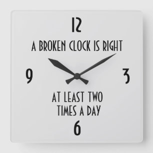 Une horloge cassée est juste au moins 2 fois par j