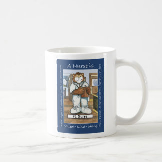 Une infirmière est… tasse