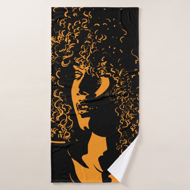 Une jolie femme africaine avec portrait afro (Serviette de bain)