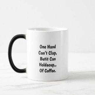 Une main, une tasse de café