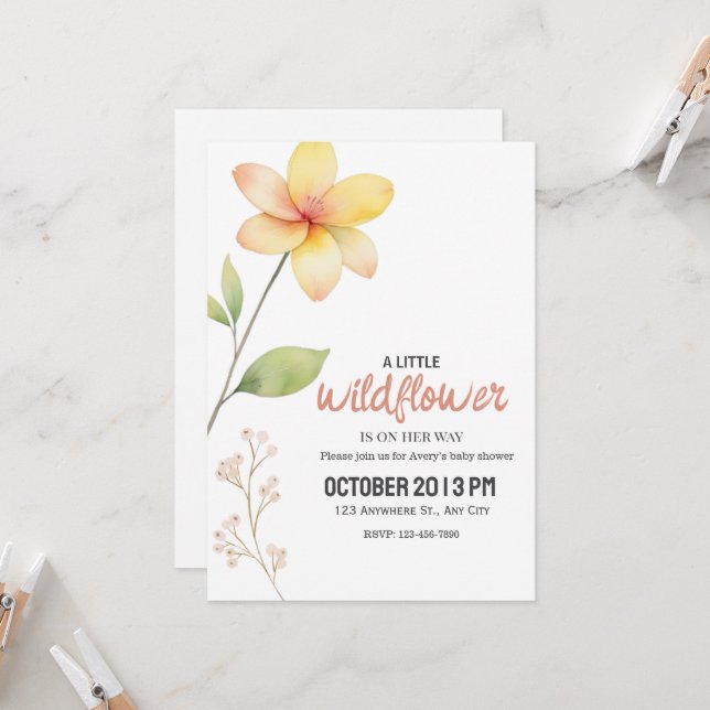 Une Petite Invitation Baby shower Fleur sauvage (Devant/Arrière en situation)