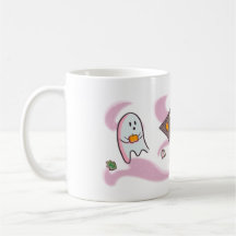 Une tasse avec des fantômes sucrés qui mangent des