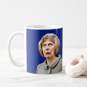 UNE TASSE DE BREXIT. L'amusement Theresa peut