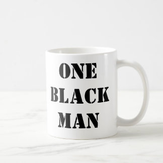 UNE tasse de café d'HOMME DE COULEUR