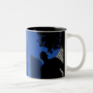 Une tasse de café d'observatoire du monde (tour de