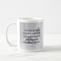 Une tasse drôle tôt pas d'oiseau ou de couche-tard