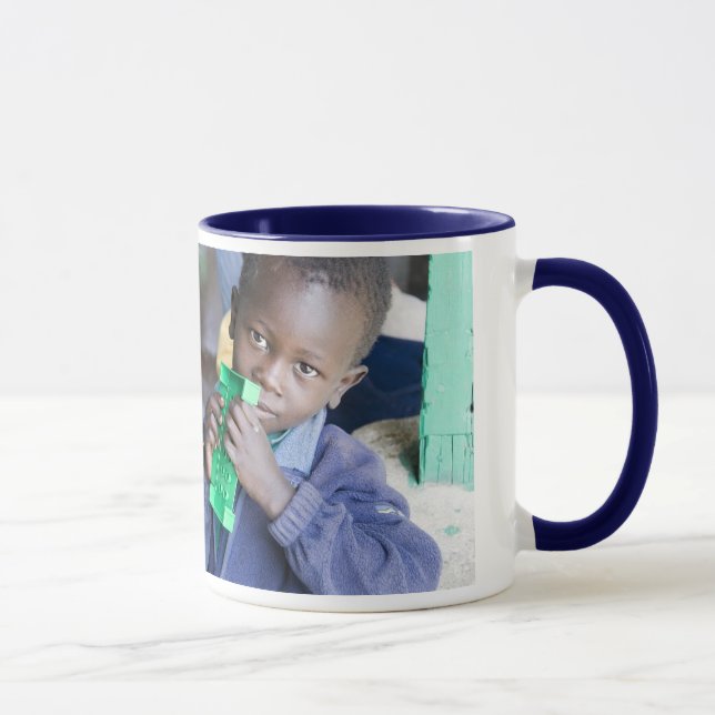 Une tasse pour aider des orphelins de SIDA (Droite)