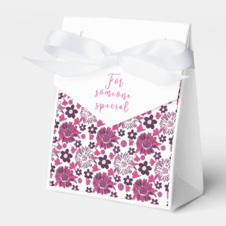 Unique floral in pink/white favor box