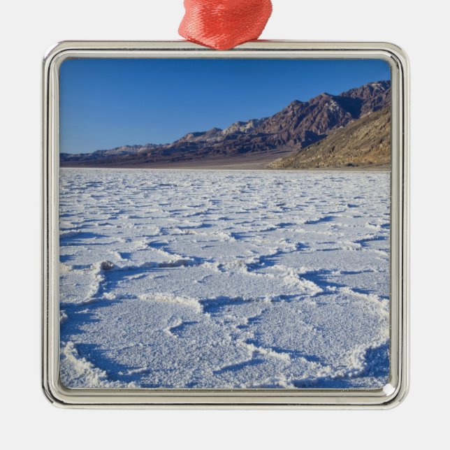 USA, CA, Death Valley NP, Salt Formations at Metal Ornament (Front)