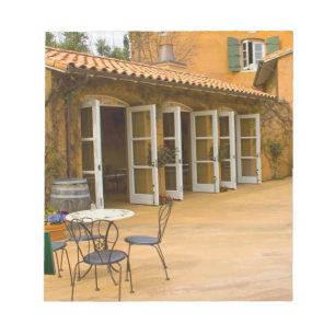 USA, California, Sonoma Valley, Patio at Viansa Notepad