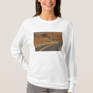 USA, California. Winding country road. Credit T-Shirt