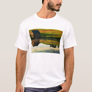 USA, Delaware, Wilmington. Stone barn on edge T-Shirt