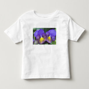 USA, Georgia, Pine Mountain. A closeup of pansy Toddler T-shirt