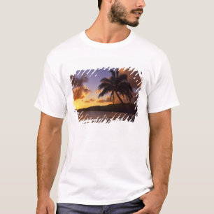 USA, Hawaii, Kauai, Colourful sunrise in a 2 T-Shirt