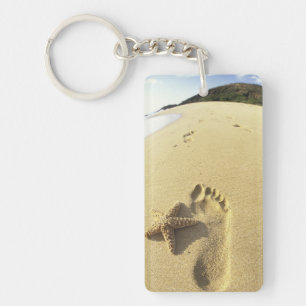 USA, Hawaii, Maui, Makena Beach, Footprint and Keychain